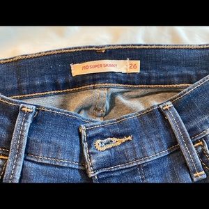 Levi’s 710 super skinny (new without tag) W26 L30